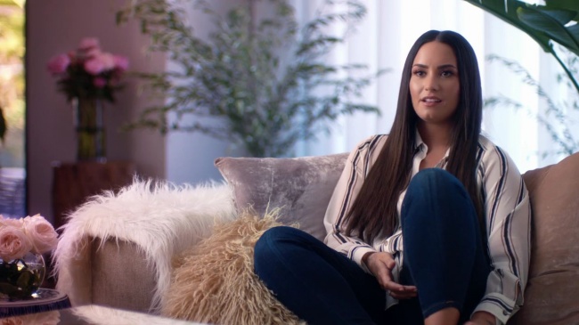 Demi_Lovato-_Simply_Complicated_-_Official_Documentary5Bvia_torchbrowser_com5D_mp486888.jpg