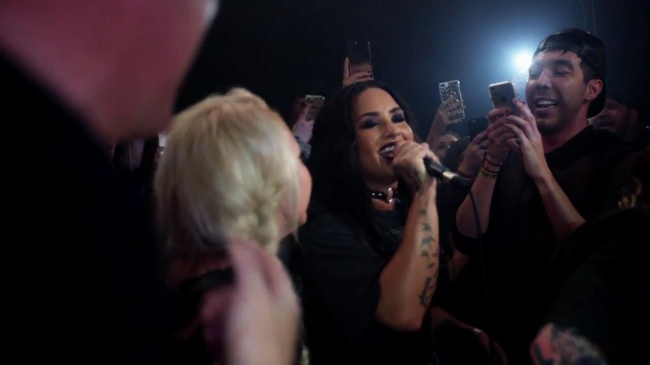 Demi_Lovato-_Simply_Complicated_-_Official_Documentary5Bvia_torchbrowser_com5D_mp490537.jpg