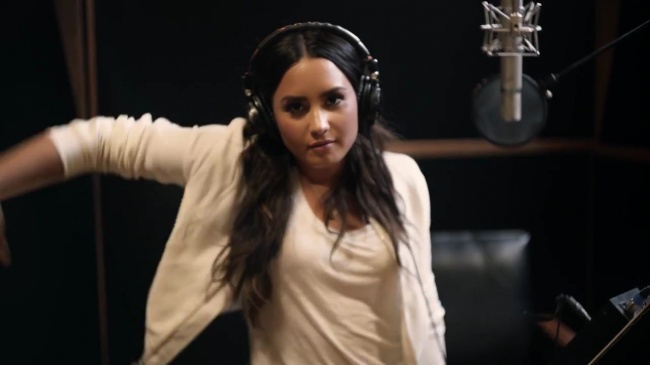 Demi_Lovato-_Simply_Complicated_-_Official_Documentary5Bvia_torchbrowser_com5D_mp492569.jpg