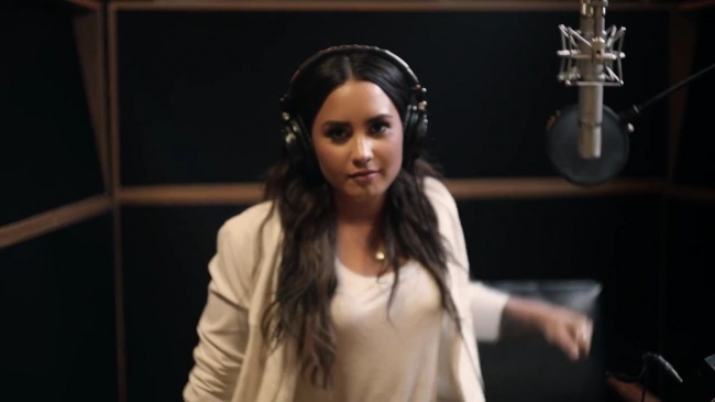 Demi_Lovato-_Simply_Complicated_-_Official_Documentary5Bvia_torchbrowser_com5D_mp492592.jpg