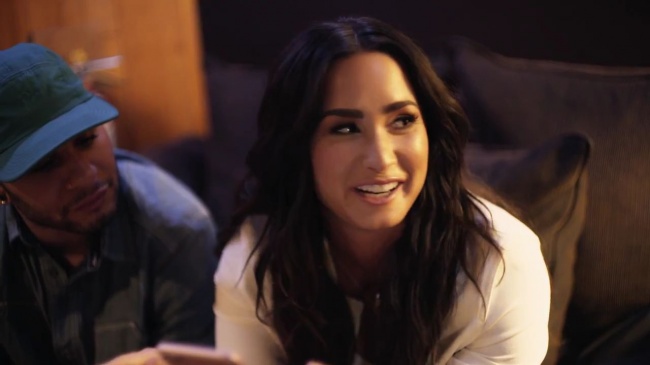 Demi_Lovato-_Simply_Complicated_-_Official_Documentary5Bvia_torchbrowser_com5D_mp494104.jpg