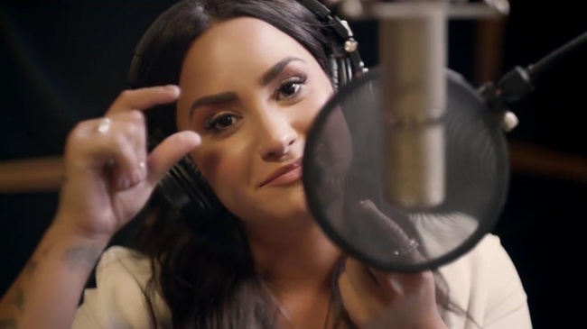 Demi_Lovato-_Simply_Complicated_-_Official_Documentary5Bvia_torchbrowser_com5D_mp495313.jpg