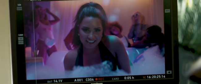 Demi_Lovato_-_-Sorry_Not_Sorry-_28Behind_The_Scenes295Bvia_torchbrowser_com5D_mp40687.png