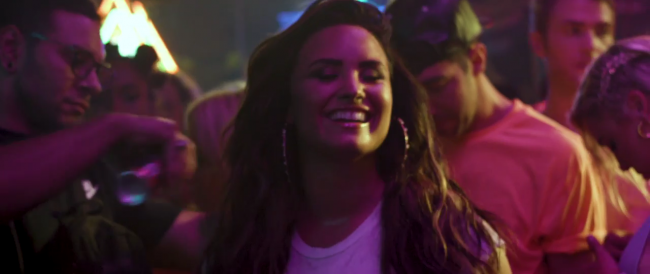 Demi_Lovato_-_-Sorry_Not_Sorry-_28Behind_The_Scenes295Bvia_torchbrowser_com5D_mp41023.png