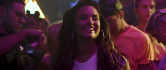 Demi_Lovato_-_-Sorry_Not_Sorry-_28Behind_The_Scenes295Bvia_torchbrowser_com5D_mp41024.png