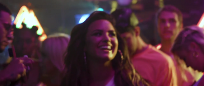 Demi_Lovato_-_-Sorry_Not_Sorry-_28Behind_The_Scenes295Bvia_torchbrowser_com5D_mp41039.png