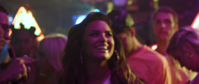 Demi_Lovato_-_-Sorry_Not_Sorry-_28Behind_The_Scenes295Bvia_torchbrowser_com5D_mp41040.png