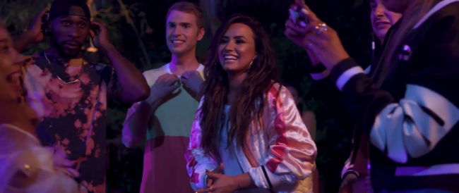 Demi_Lovato_-_-Sorry_Not_Sorry-_28Behind_The_Scenes295Bvia_torchbrowser_com5D_mp41558.png