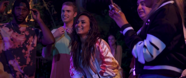 Demi_Lovato_-_-Sorry_Not_Sorry-_28Behind_The_Scenes295Bvia_torchbrowser_com5D_mp41574.png