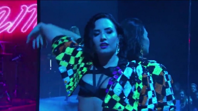 Demi_Lovato_-_Cool_For_The_Summer_28Live_on_The_Voice_Australia____146.jpg