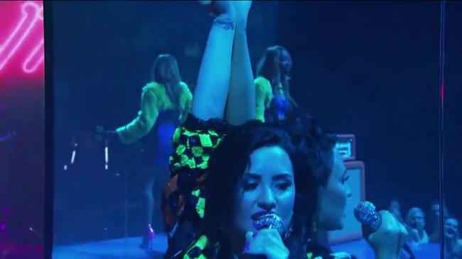 Demi_Lovato_-_Cool_For_The_Summer_28Live_on_The_Voice_Australia____150.jpg