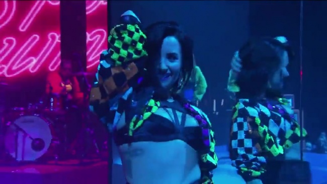 Demi_Lovato_-_Cool_For_The_Summer_28Live_on_The_Voice_Australia____153.jpg