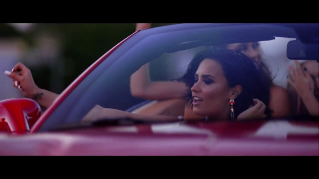 Demi_Lovato_-_Cool_for_the_Summer_28Official_Video29_mp40461.jpg