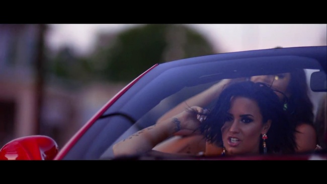 Demi_Lovato_-_Cool_for_the_Summer_28Official_Video29_mp40500.jpg