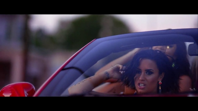 Demi_Lovato_-_Cool_for_the_Summer_28Official_Video29_mp40501.jpg