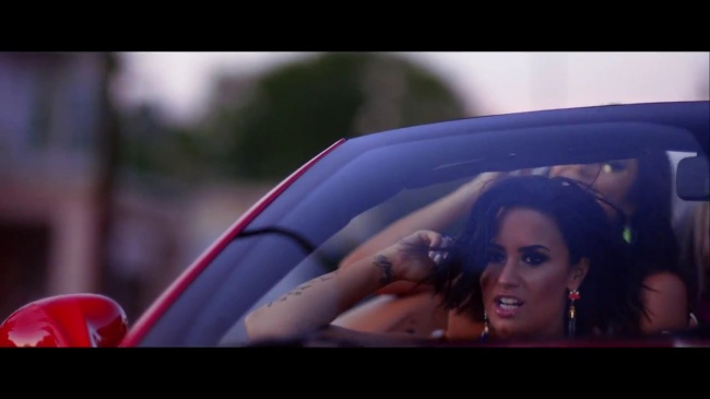 Demi_Lovato_-_Cool_for_the_Summer_28Official_Video29_mp40503.jpg