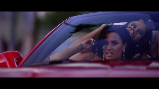 Demi_Lovato_-_Cool_for_the_Summer_28Official_Video29_mp40516.jpg