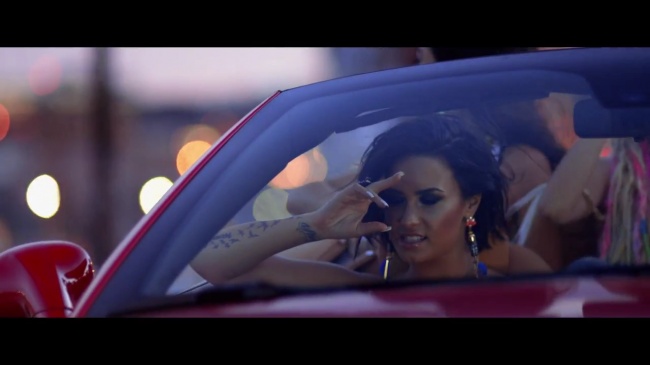 Demi_Lovato_-_Cool_for_the_Summer_28Official_Video29_mp40730.jpg