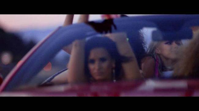 Demi_Lovato_-_Cool_for_the_Summer_28Official_Video29_mp40868.jpg