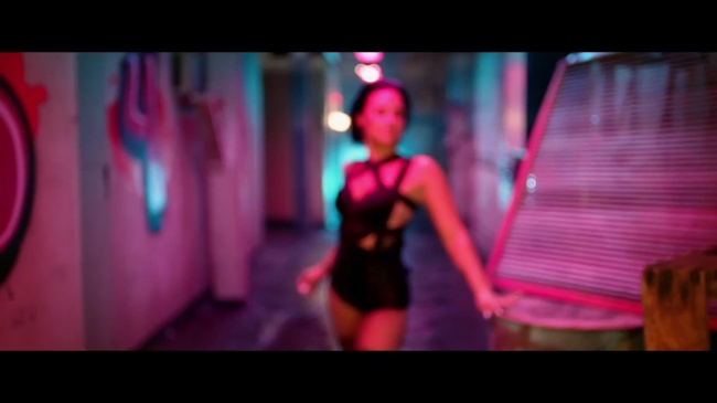 Demi_Lovato_-_Cool_for_the_Summer_28Official_Video29_mp40992.jpg