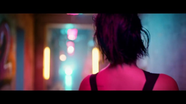 Demi_Lovato_-_Cool_for_the_Summer_28Official_Video29_mp41271.jpg
