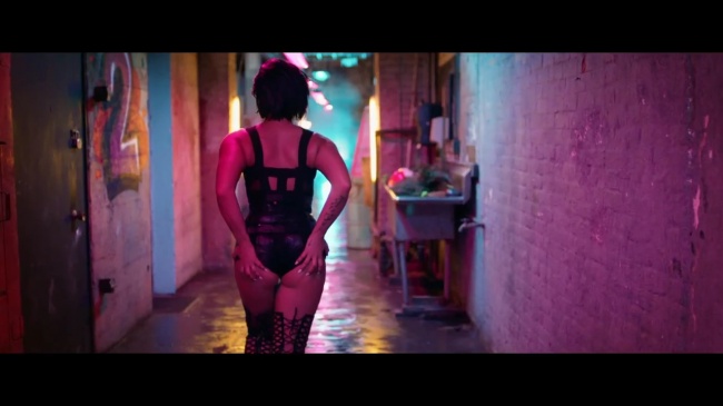Demi_Lovato_-_Cool_for_the_Summer_28Official_Video29_mp41479.jpg