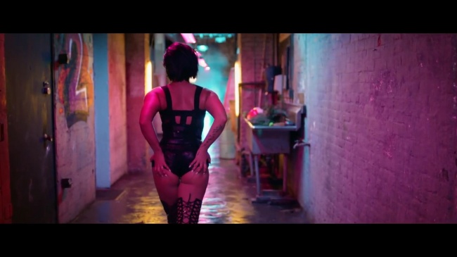 Demi_Lovato_-_Cool_for_the_Summer_28Official_Video29_mp41491.jpg