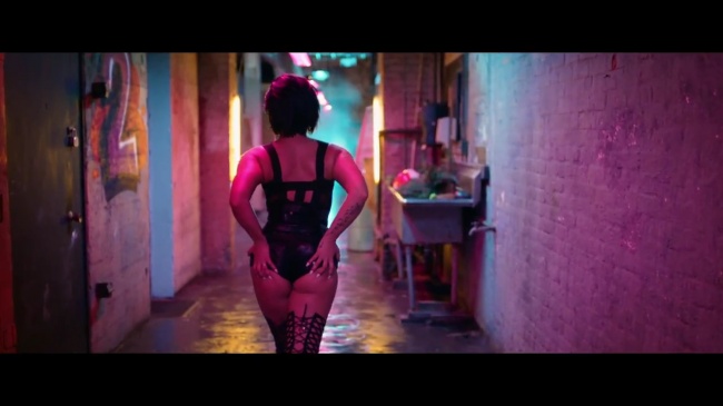 Demi_Lovato_-_Cool_for_the_Summer_28Official_Video29_mp41500.jpg