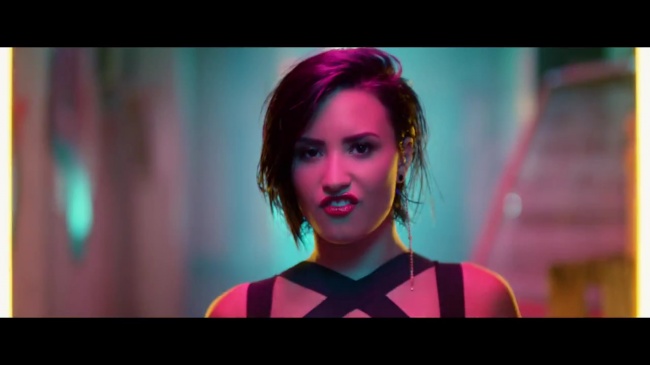 Demi_Lovato_-_Cool_for_the_Summer_28Official_Video29_mp41869~0.jpg