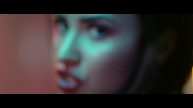 Demi_Lovato_-_Cool_for_the_Summer_28Official_Video29_mp41939.jpg