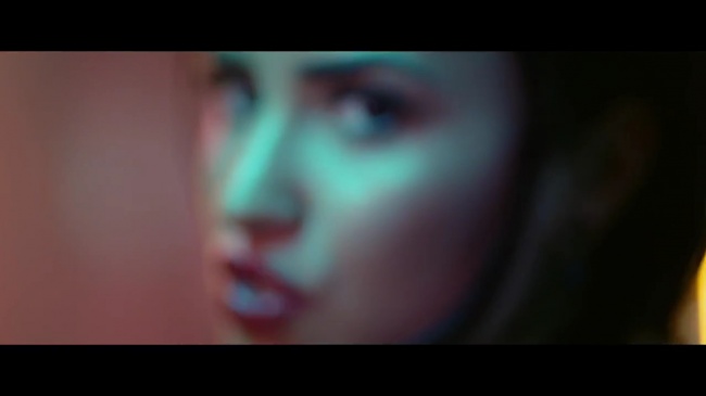 Demi_Lovato_-_Cool_for_the_Summer_28Official_Video29_mp41940.jpg