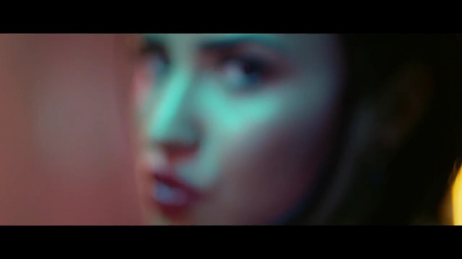 Demi_Lovato_-_Cool_for_the_Summer_28Official_Video29_mp41941.jpg