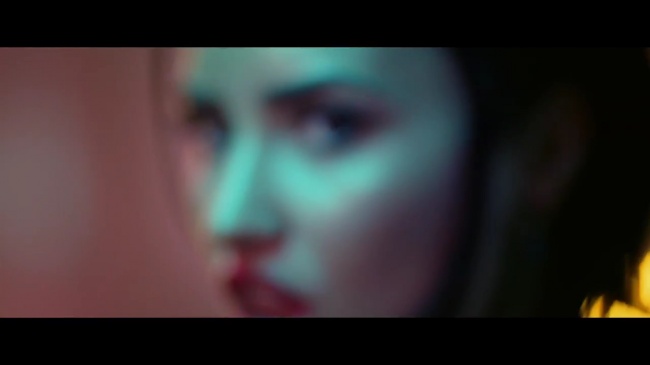 Demi_Lovato_-_Cool_for_the_Summer_28Official_Video29_mp41948.jpg
