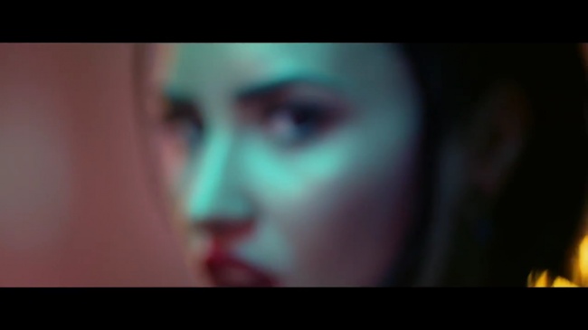 Demi_Lovato_-_Cool_for_the_Summer_28Official_Video29_mp41949.jpg