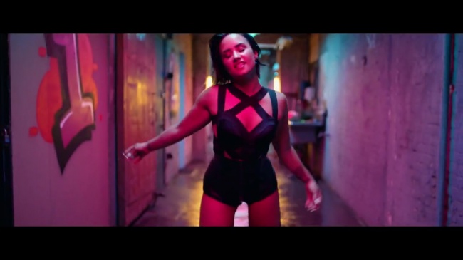 Demi_Lovato_-_Cool_for_the_Summer_28Official_Video29_mp42448.jpg