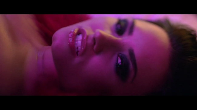 Demi_Lovato_-_Cool_for_the_Summer_28Official_Video29_mp43741.jpg