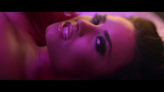Demi_Lovato_-_Cool_for_the_Summer_28Official_Video29_mp43762.jpg