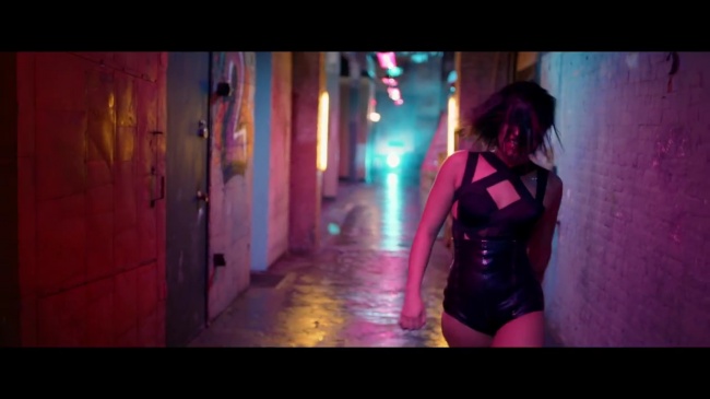 Demi_Lovato_-_Cool_for_the_Summer_28Official_Video29_mp44081.jpg