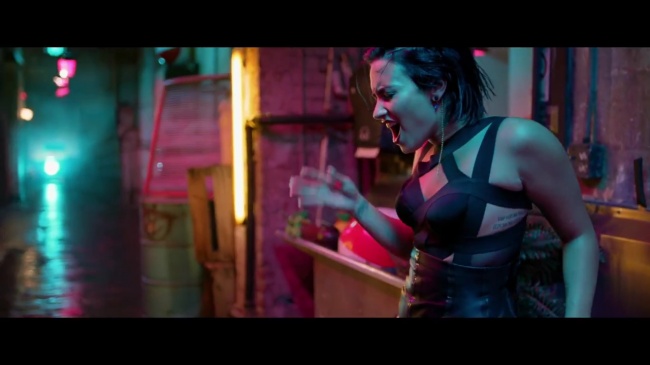 Demi_Lovato_-_Cool_for_the_Summer_28Official_Video29_mp44381.jpg