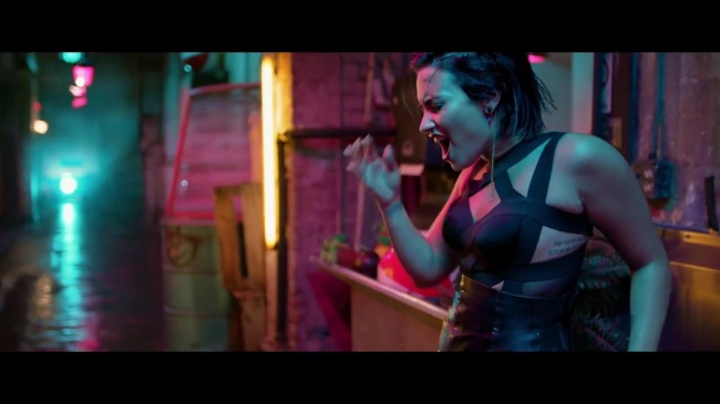 Demi_Lovato_-_Cool_for_the_Summer_28Official_Video29_mp44382.jpg
