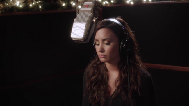 Demi_Lovato_-_Silent_Night_28Honda_Civic_Tour_Holiday_Special29_mp40242.png