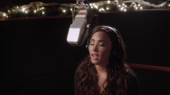Demi_Lovato_-_Silent_Night_28Honda_Civic_Tour_Holiday_Special29_mp40332.png