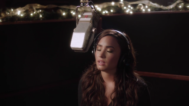 Demi_Lovato_-_Silent_Night_28Honda_Civic_Tour_Holiday_Special29_mp40362.png