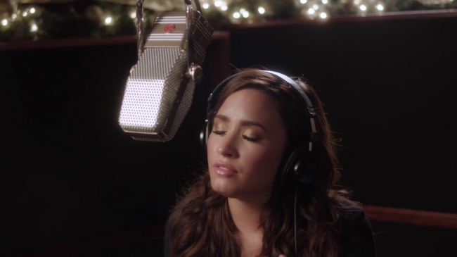Demi_Lovato_-_Silent_Night_28Honda_Civic_Tour_Holiday_Special29_mp40813.png