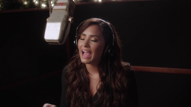 Demi_Lovato_-_Silent_Night_28Honda_Civic_Tour_Holiday_Special29_mp41940.png