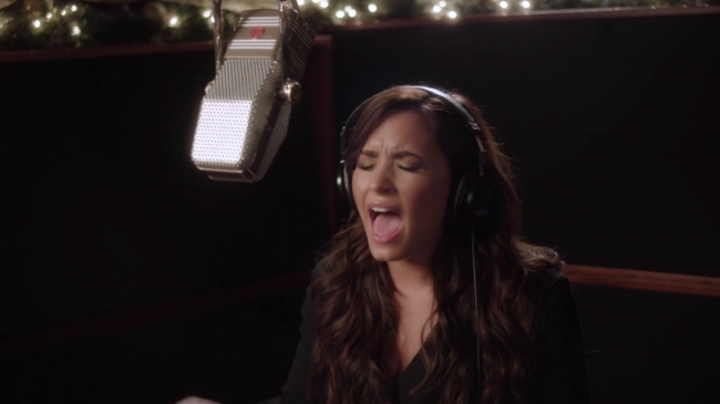 Demi_Lovato_-_Silent_Night_28Honda_Civic_Tour_Holiday_Special29_mp42112.png