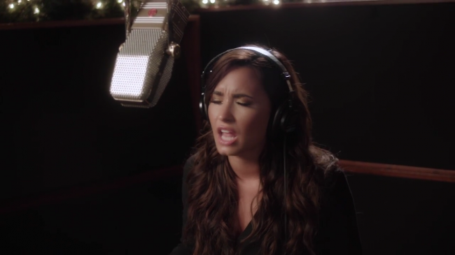 Demi_Lovato_-_Silent_Night_28Honda_Civic_Tour_Holiday_Special29_mp42313.png