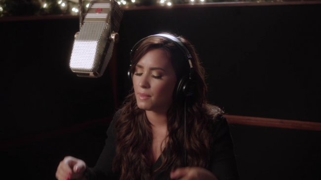 Demi_Lovato_-_Silent_Night_28Honda_Civic_Tour_Holiday_Special29_mp42370.png