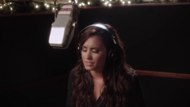 Demi_Lovato_-_Silent_Night_28Honda_Civic_Tour_Holiday_Special29_mp42741.png