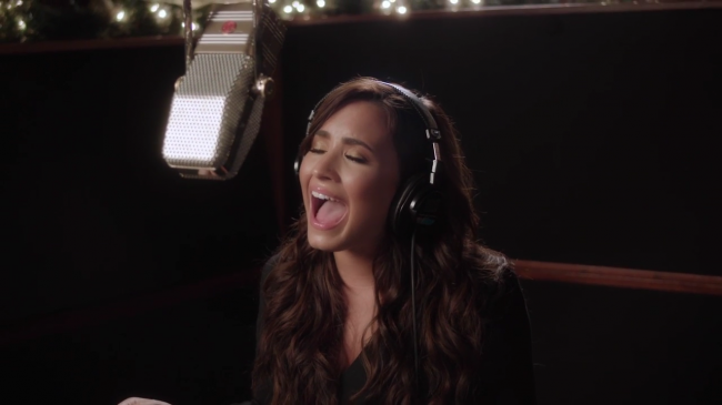 Demi_Lovato_-_Silent_Night_28Honda_Civic_Tour_Holiday_Special29_mp42832.png